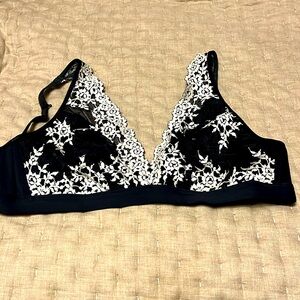 Wacoal Bralette . NWOT . Size 40